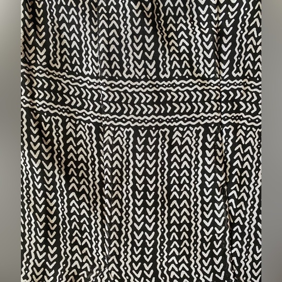 BCBGeneration Woman’s Black/White Pattern Mini Dress, Size 6 - Picture 5 of 10